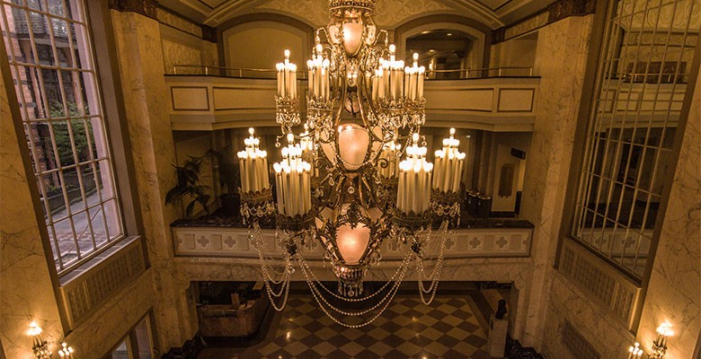 Arlene Schnitzer Concert Hall interior | Grand lobby chandelier | Photo: Jeremy Jeziorski