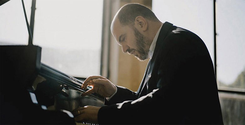 Photo of Kirill Gerstein playing piano