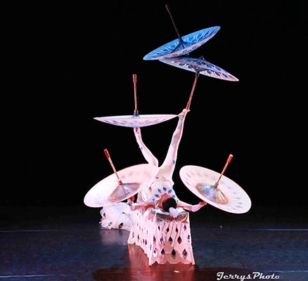 Photo of Chinese umbrella dance performer on stage