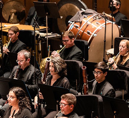 Photo of Oregon Symphony woodwinds and brass players performing