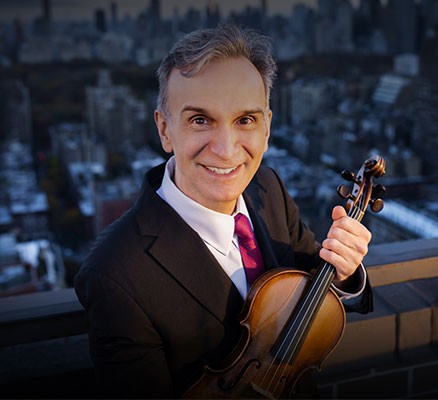 Photo of Gil Shaham holding violin