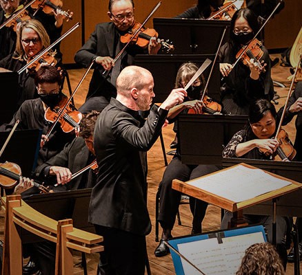 Photo of Music Director David Danzmayr conducting the symphony