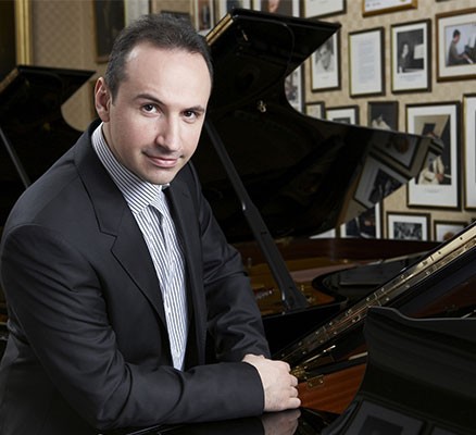 Photo of Simon Trpčeski sitting at piano
