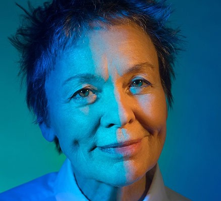 Photo portrait of Laurie Anderson