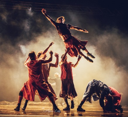 Photo of Companie Hervé Koubi dancers performing