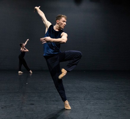 Photo of Gibney Company dancers performing
