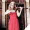 Photo of Simone Lamsma playing violin.